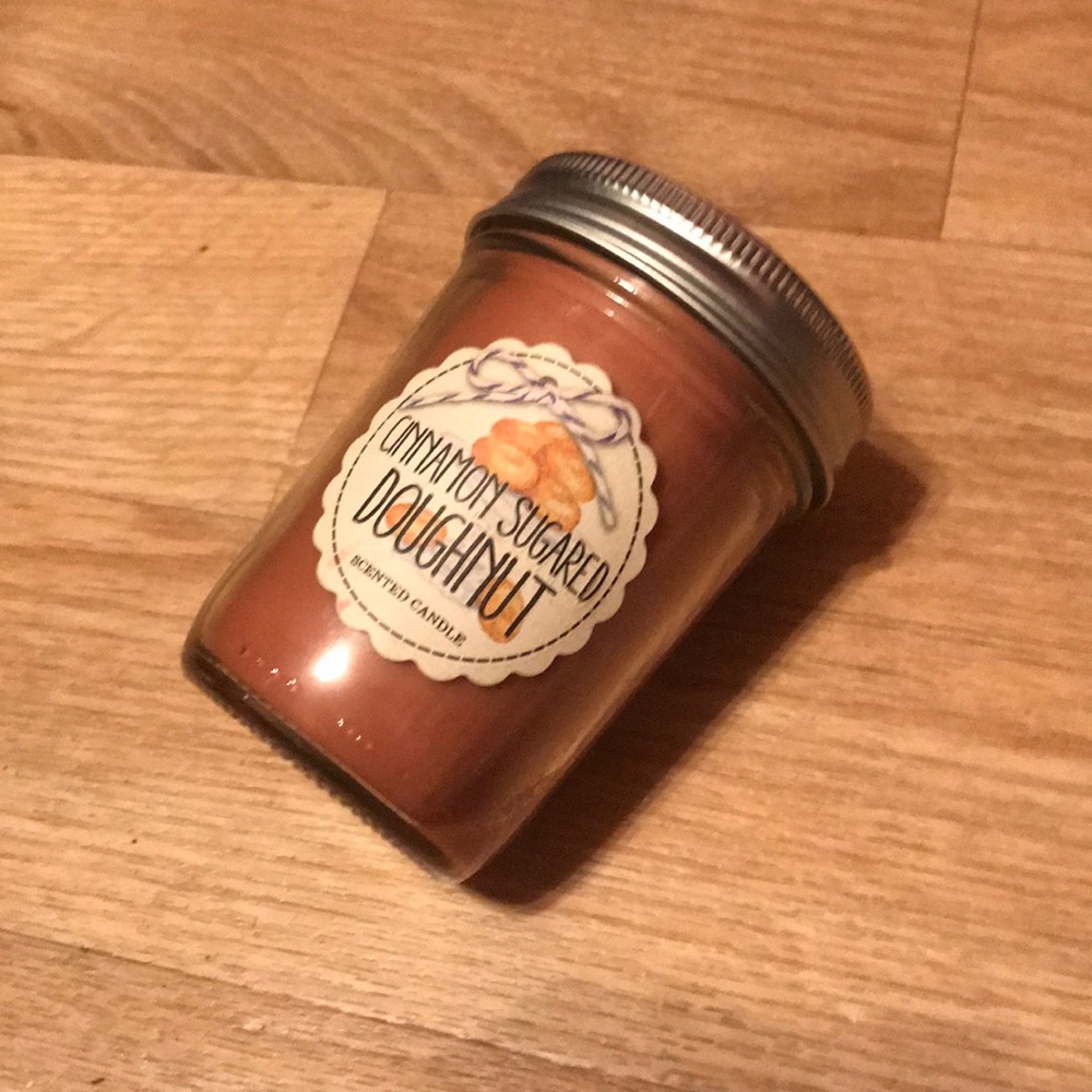 Cinnamon sugared doughnut candle